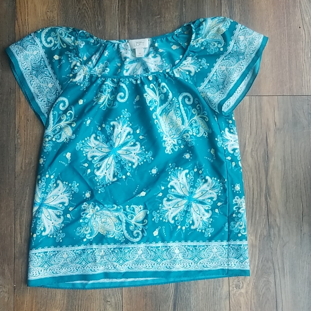 Ann Taylor Loft xs silky feeling paisley shirt